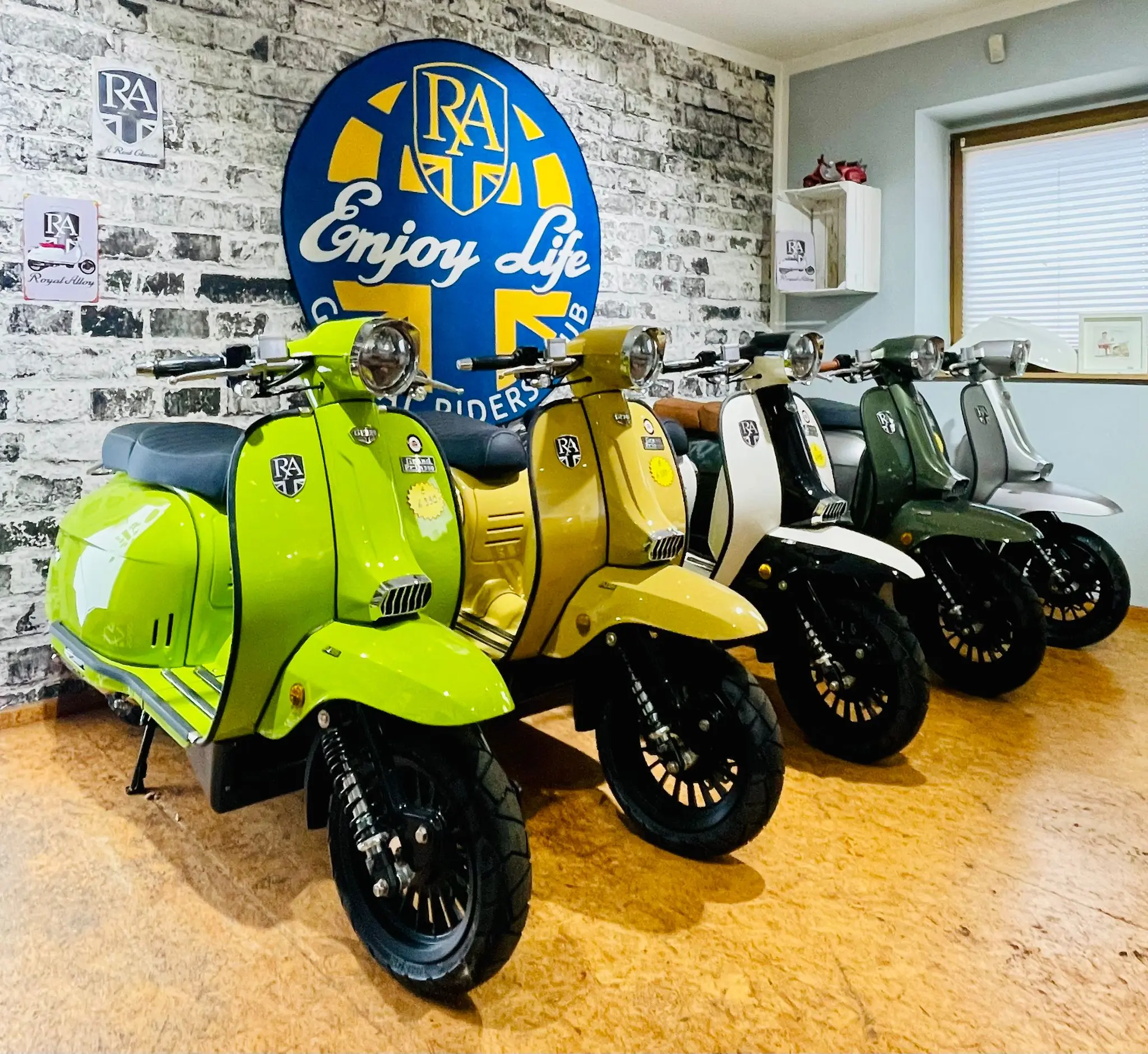 Royal Alloy Ausstellfahrzeuge Bild 2